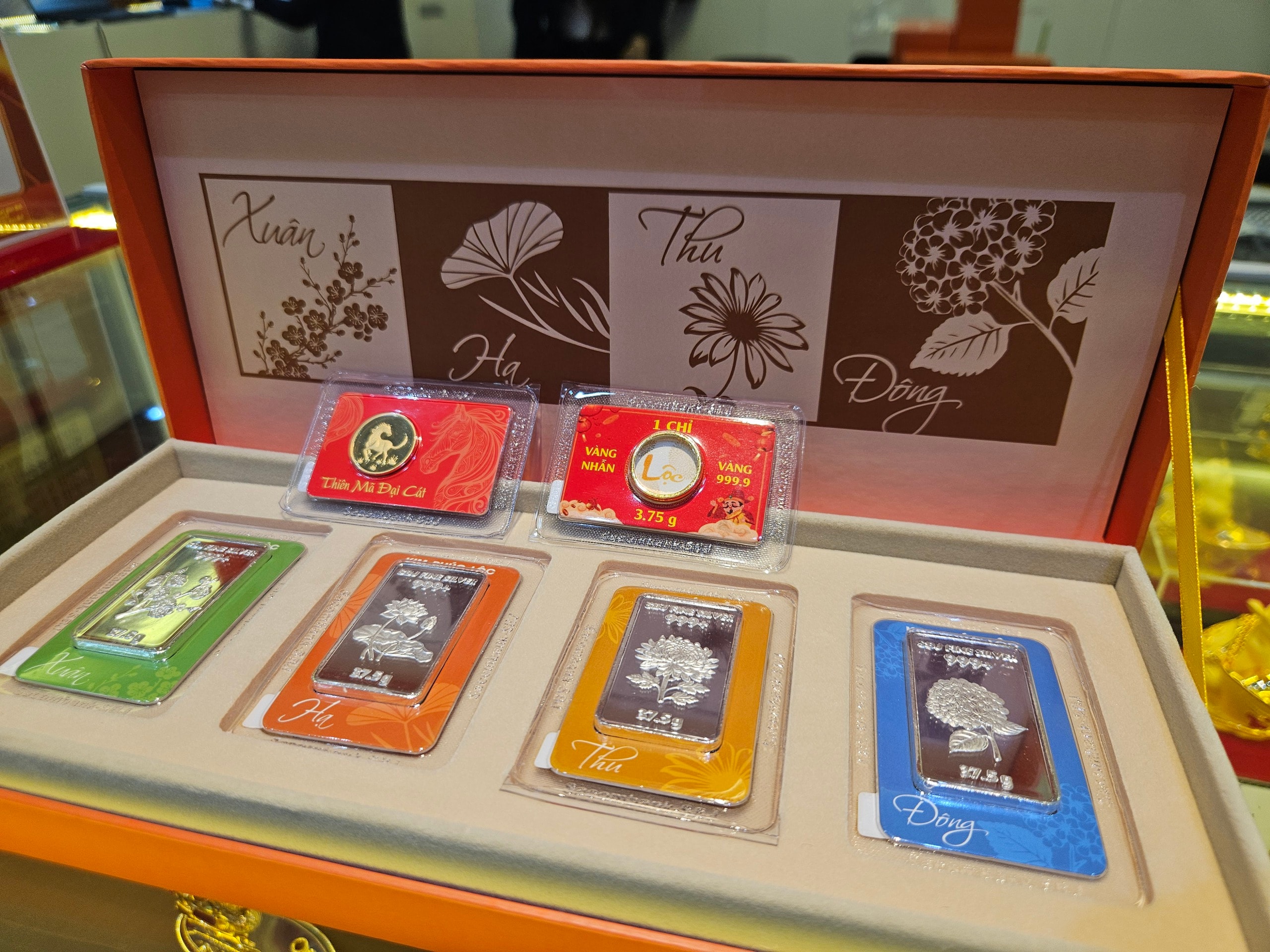 Giá bạc hôm nay 26 - 2: Khách hàng xếp hàng mua bạc Thần Tài tăng mạnh - Ảnh 7.