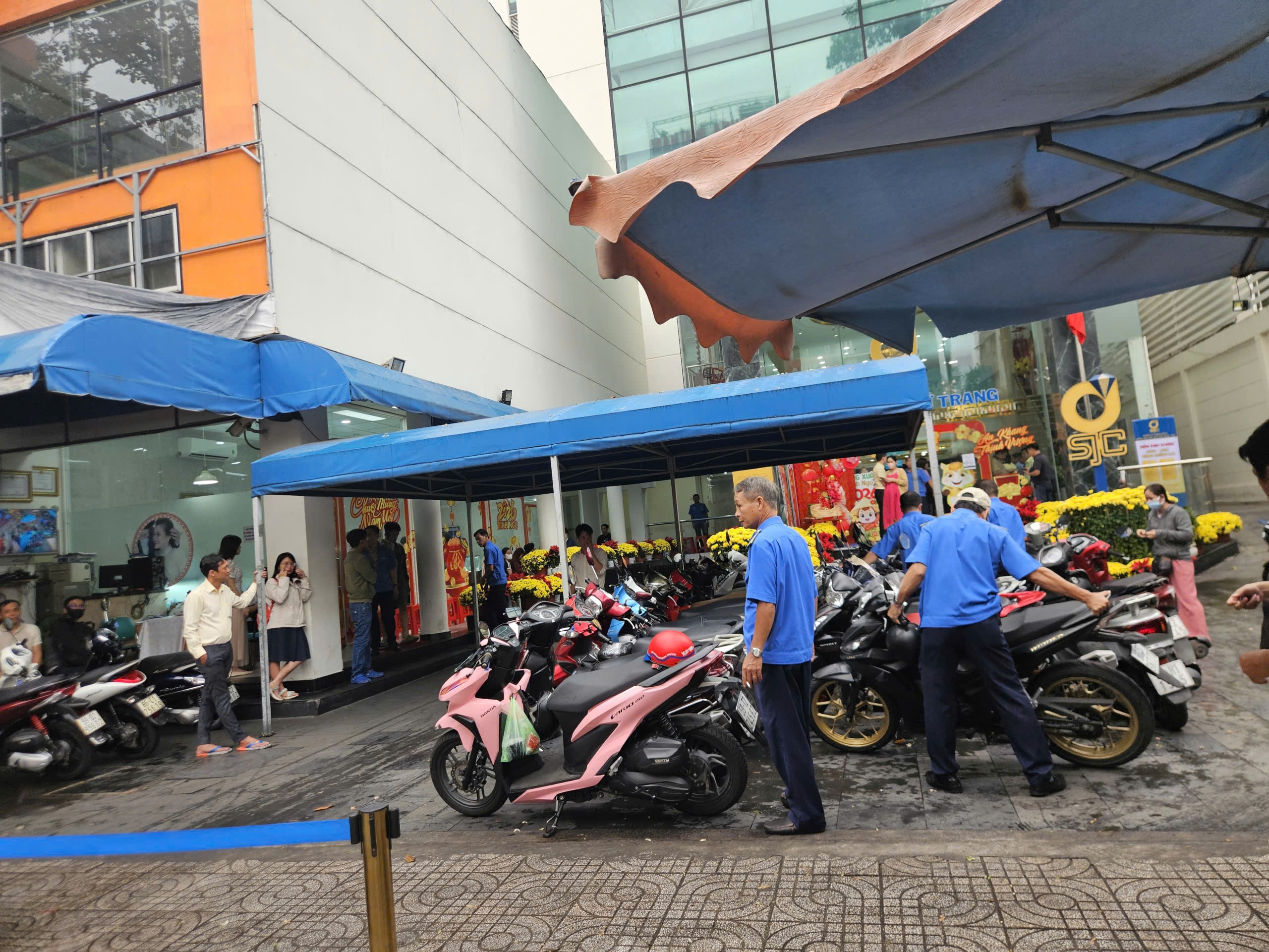 Diễn biến bất ngờ của giá vàng ngày vía Thần Tài 2026 - Ảnh 4.