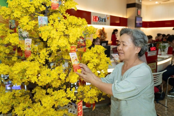 Ngày vía Thần Tài 2026: Khách đua gửi tiết kiệm nhận vàng và tiền mặt hấp dẫn - Ảnh 2.