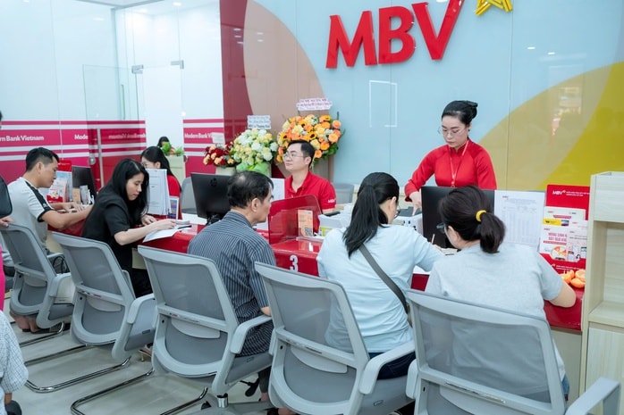 Ngày vía Thần Tài 2026: Khách đua gửi tiết kiệm nhận vàng và tiền mặt hấp dẫn - Ảnh 4.