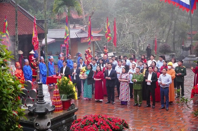 Dâng hương, khai hội mùa Xuân Côn Sơn - Kiếp Bạc - Ảnh 3.
