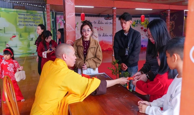 Du lịch tâm linh khởi sắc đầu Xuân- Ảnh 4. Du lịch tâm linh khởi sắc đầu Xuân- Ảnh 4.