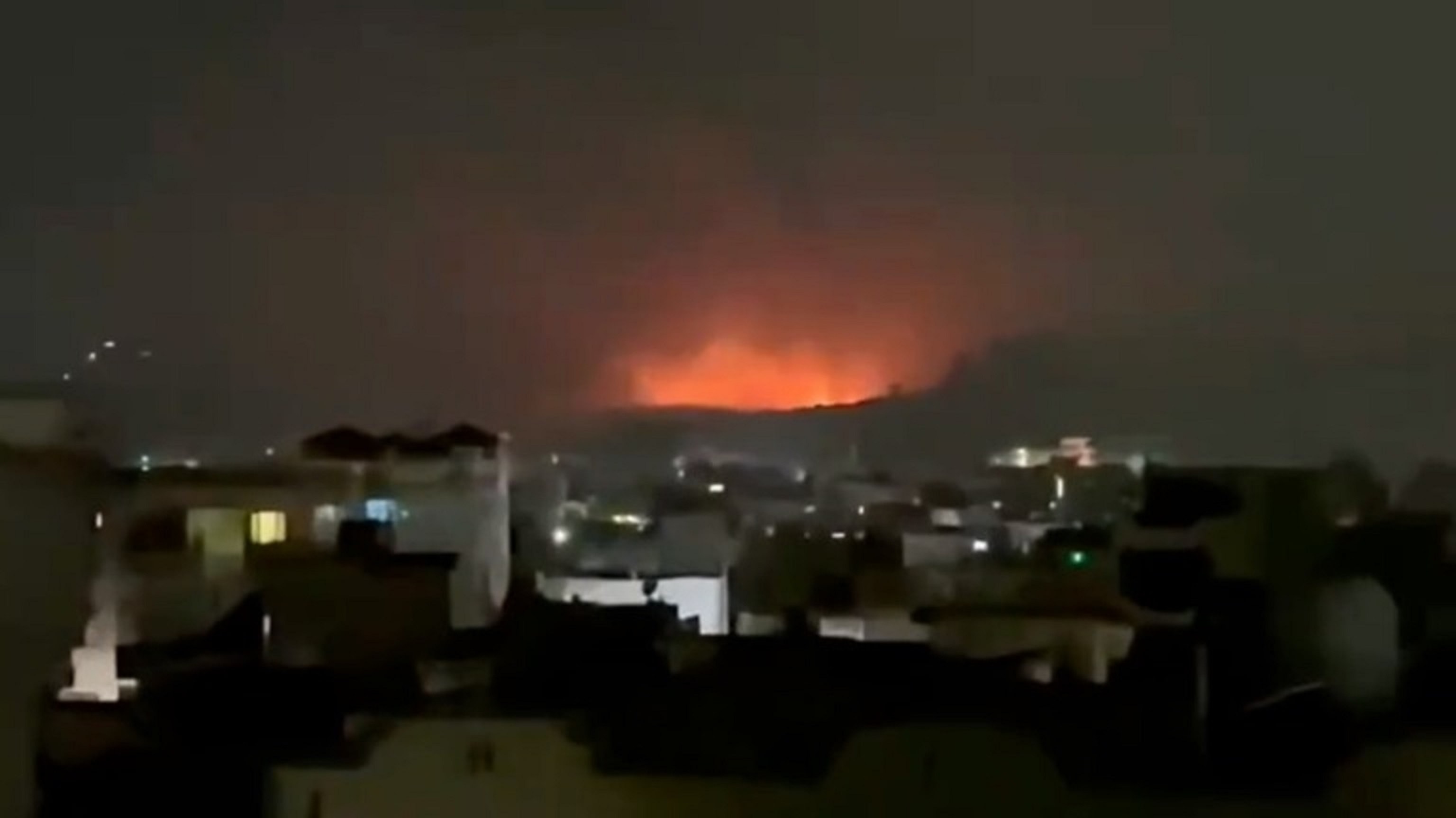 Các vụ nổ rung chuyển thủ đô Kabul, Afghanistan.