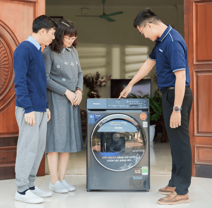 Panasonic trao giải và lắp đặt máy giặt mới cho 4 bài thi cao điểm nhất. Ảnh: Panasonic