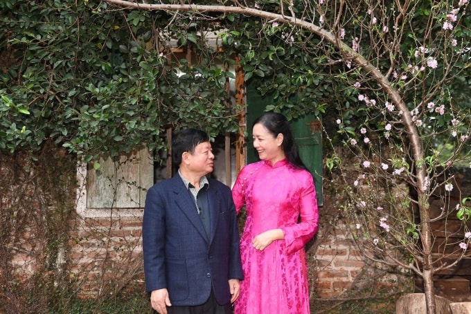 Diễn viên Chiều Xuân bên chồng, nhạc sĩ Đỗ Hồng Quân, dịp đầu xuân. Ảnh: Nhân vật cung cấp