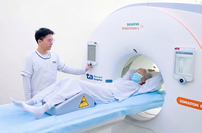 Bà Vọng được chụp cắt lớp vi tính đánh giá hiệu quả điều trị sau ba tháng dùng thuốc miễn dịch. Ảnh: Bệnh viện Đa khoa Tâm Anh