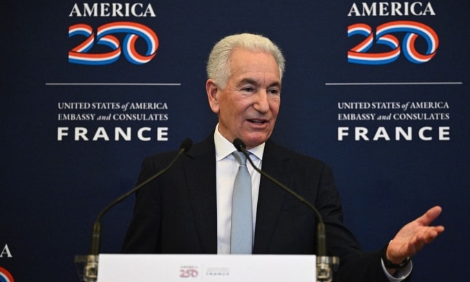 Đại sứ Mỹ tại Pháp Charles Kushner phát biểu tại một sự kiện ở Paris hồi tháng 12/2025. Ảnh: AFP