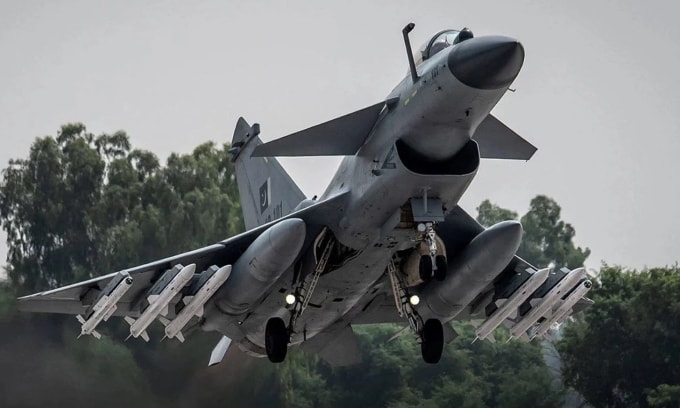Tiêm kích J-10CE Pakistan trong một chuyến làm nhiệm vụ. Ảnh: BQP Pakistan