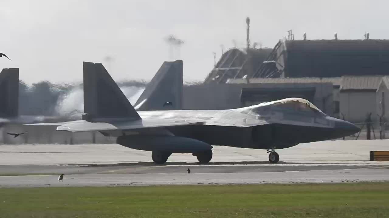 Loạt F-22 Mỹ tới Israel giữa căng thẳng với Iran