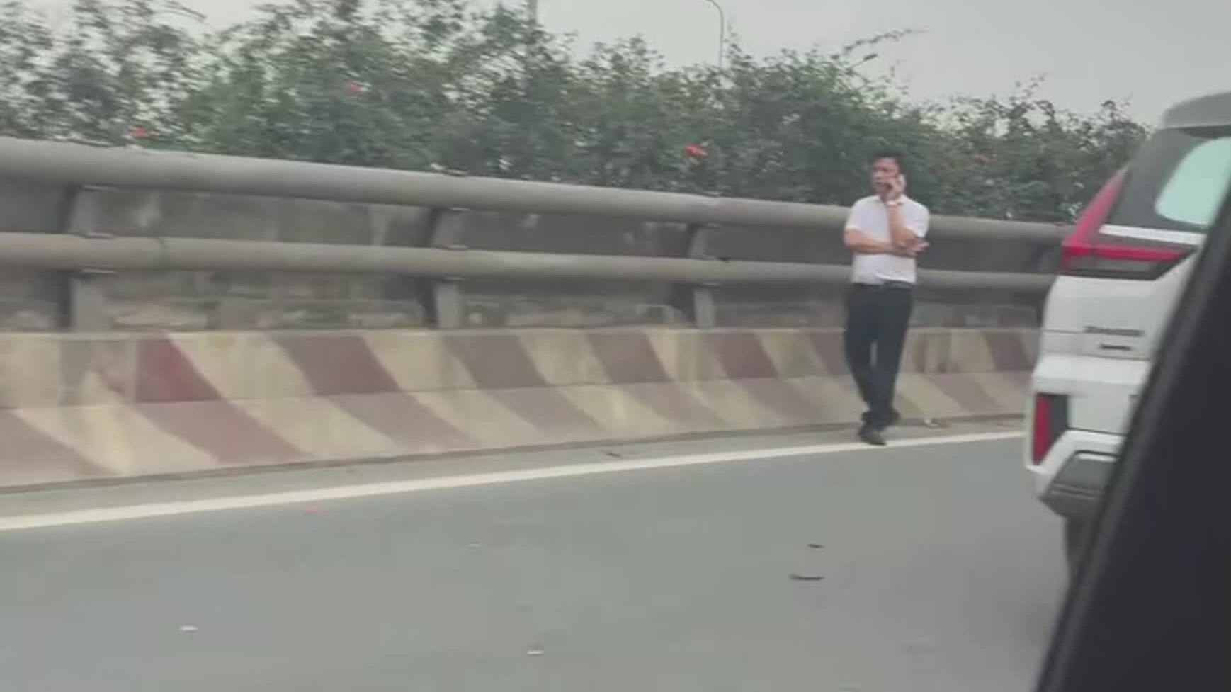 6 xe tông liên hoàn, đường ra sân bay Nội Bài tắc cứng