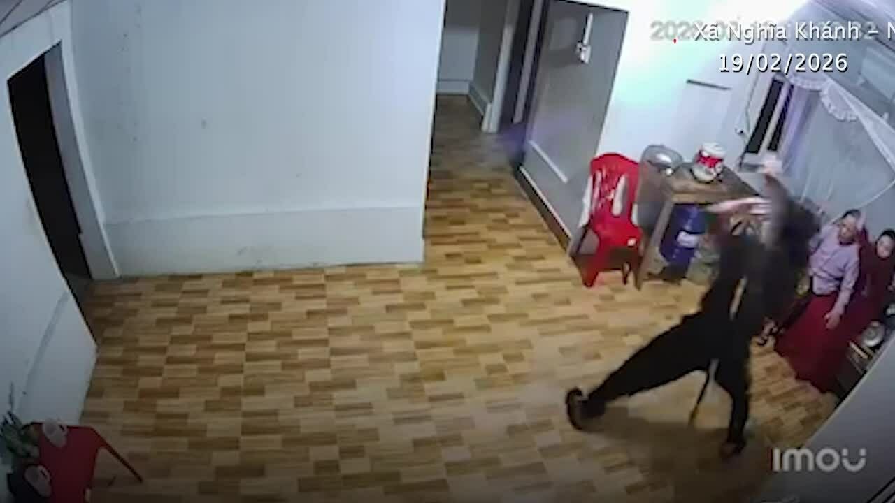 Điều tra vụ nam thanh niên hành hung mẹ và chị gái