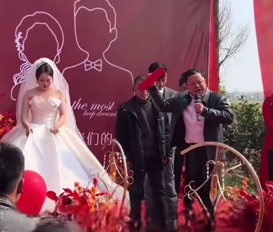 Bất ngờ bị trả lại hơn 700 triệu đồng tiền thách cưới, chú rể ôm mặt bật khóc trước câu nói của bố vợ - Ảnh 2.