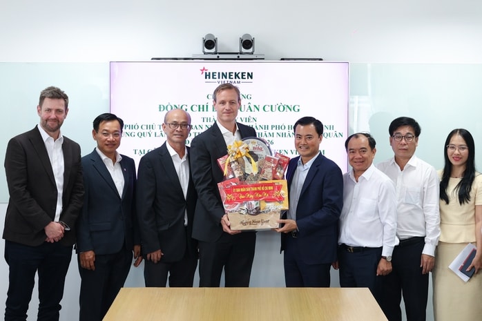 Lãnh đạo TPHCM thăm HEINEKEN Việt Nam chúc mừng năm mới 2026 - Ảnh 1.