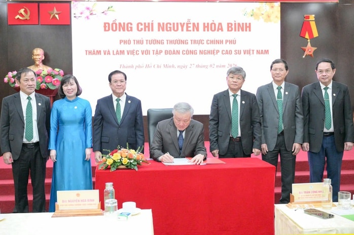 Phó Thủ tướng thường trực Nguyễn Hòa Bình làm việc tại VRG - Ảnh 4.