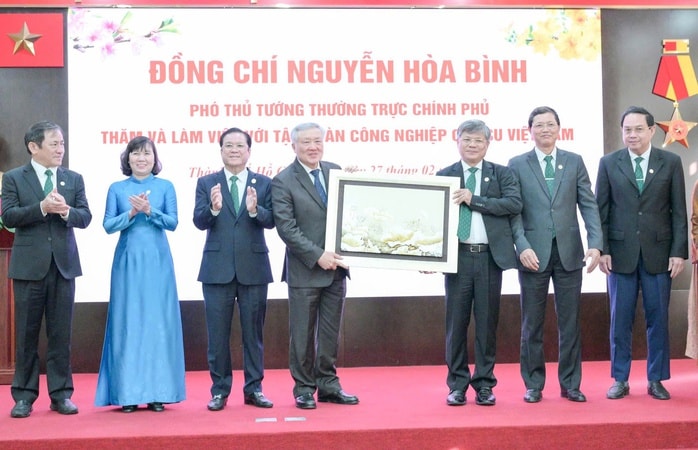 Phó Thủ tướng thường trực Nguyễn Hòa Bình làm việc tại VRG - Ảnh 5.