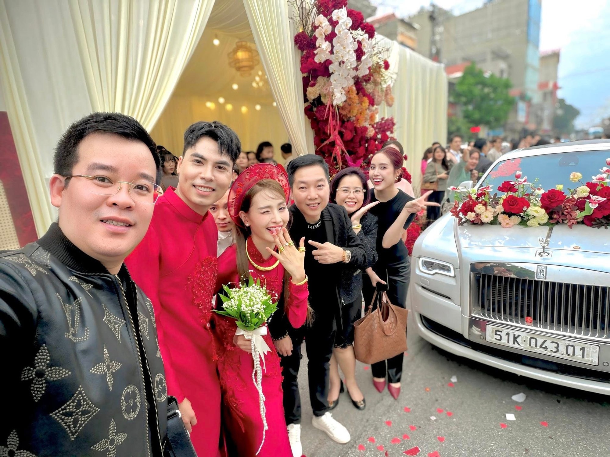 Đám hỏi ở quê nhà của Huyền Trang Mù Tạt và cầu thủ Đức Huy- Ảnh 2.