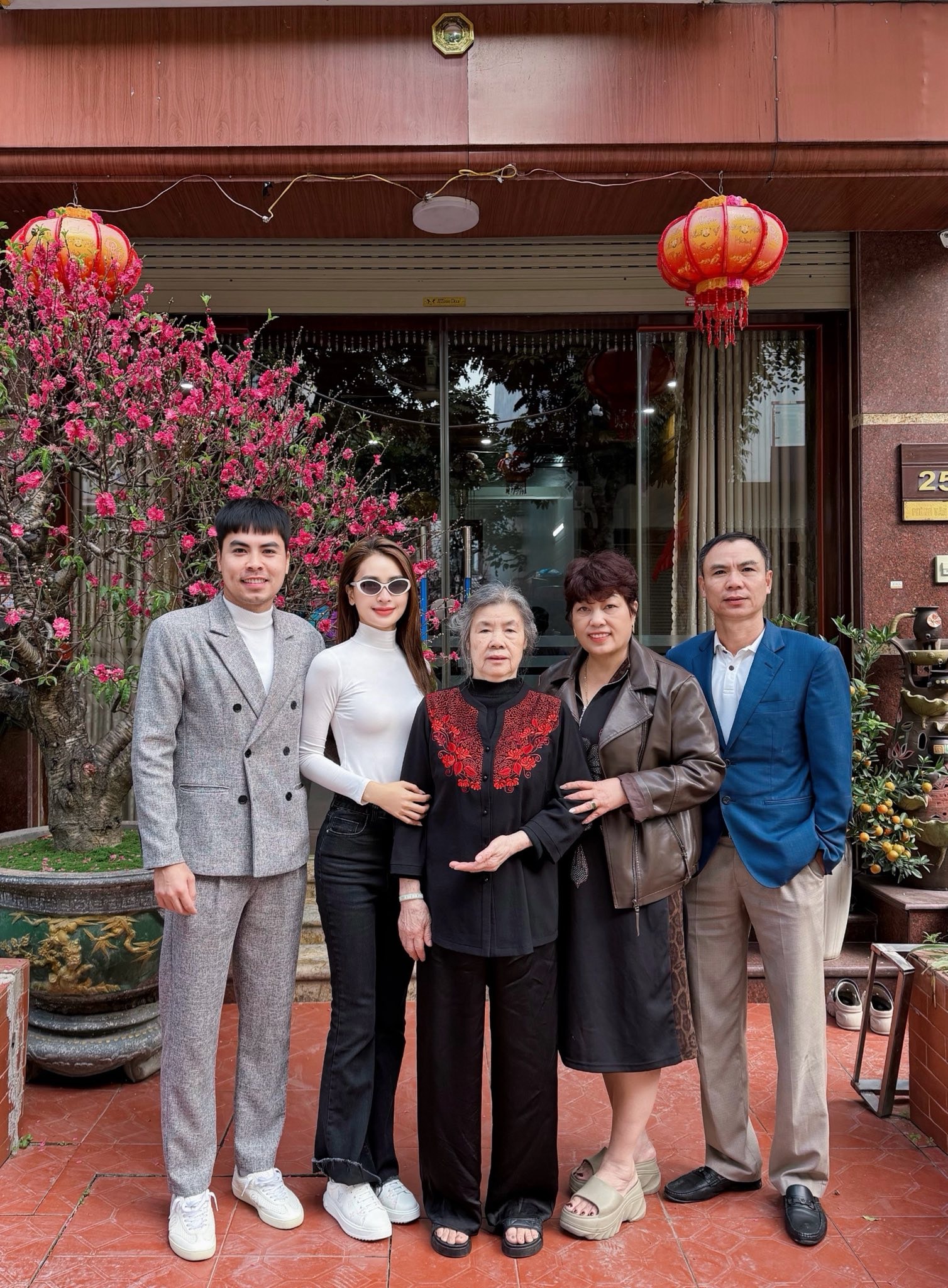 Đám hỏi ở quê nhà của Huyền Trang Mù Tạt và cầu thủ Đức Huy- Ảnh 4.