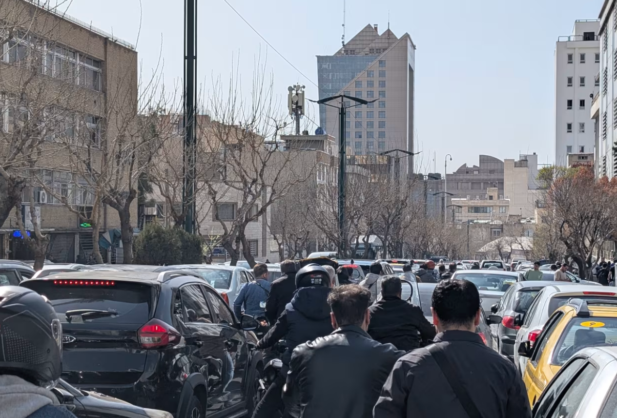 Nhiều tuyến đường tại Iran tắc nghẽn sau đòn tấn công của Israel. (Ảnh: Getty)