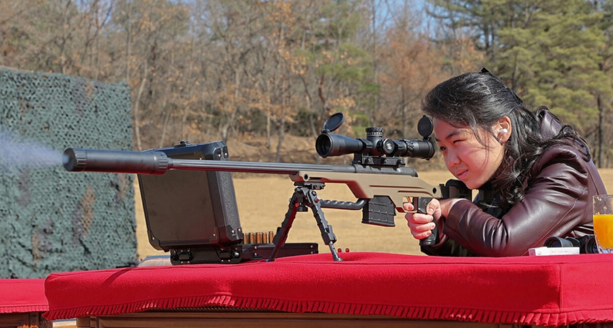 Con gái ông Kim Jong-un tham gia thử nghiệm súng bắn tỉa thế hệ mới. (Nguồn: Rodong Sinmun)