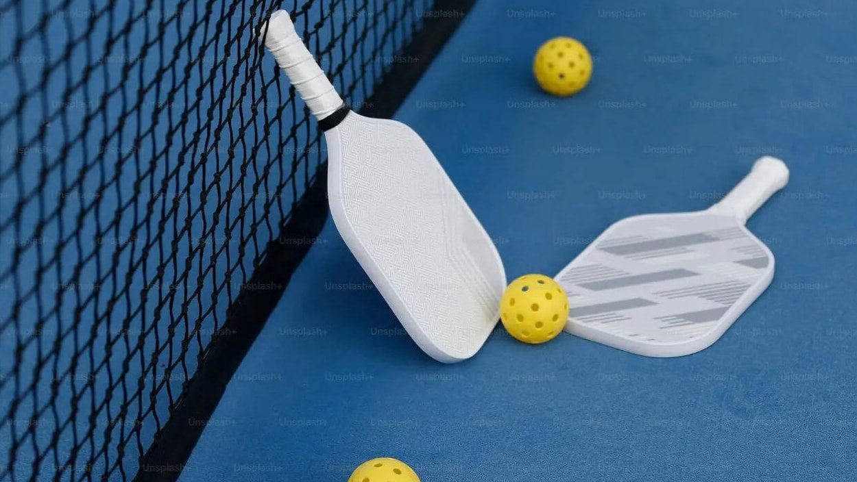 Tính chất “nhẹ nhàng” phổ biến của pickleball lại khiến nhiều người đánh giá thấp nguy cơ chấn thương. (Nguồn: Times Now)