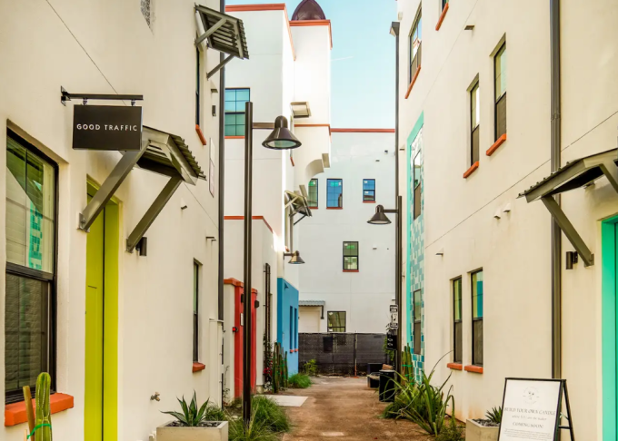 Đến Culdesac, nhiều người ngỡ như đang đứng ở Hy Lạp. Ảnh: BI