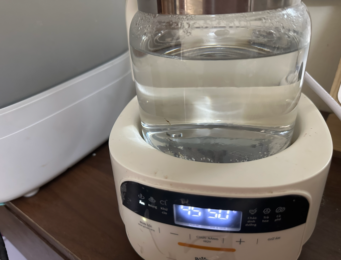 Nếu nước đạt chuẩn, việc đun sôi nhiều lần không gây hại. Ảnh: Thùy Linh