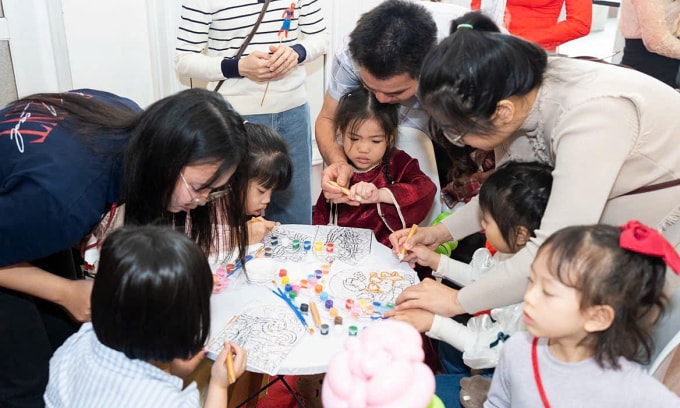 Trẻ tham gia hoạt động hưởng ứng Ngày Quốc tế bệnh hiếm tại chương trình. Ảnh: Thu Thuỷ