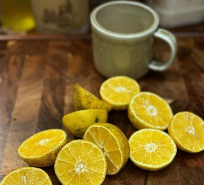 Uống nhiều nước cốt chanh có hại có sức khỏe. Ảnh: Bạch Dương