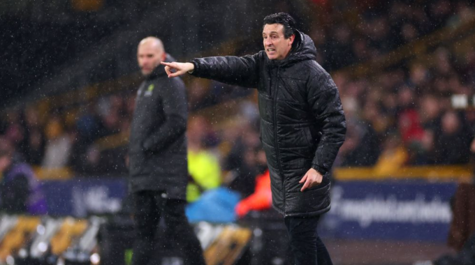 HLV Unai Emery chỉ đạo trong trận. Ảnh: Aston Villa