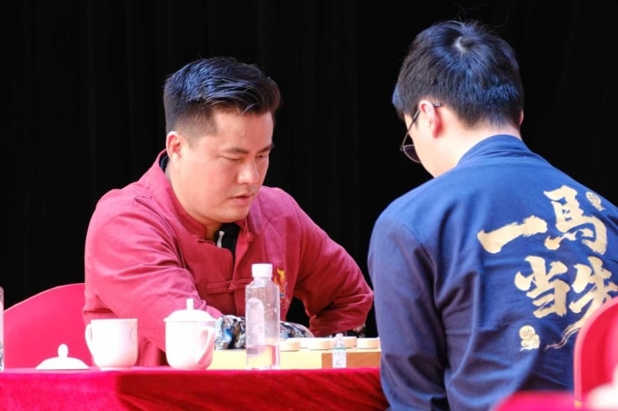 Lại Lý Huynh trong một ván đấu tại siêu giải Ngũ Dương ở Công viên Văn hóa Quảng Châu, tỉnh Quảng Đông, Trung Quốc ngày 27/2/2026. Ảnh: YCWB