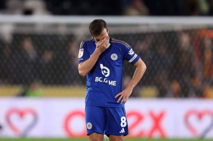 Leicester bị trừ điểm vì vi phạm Luật công bằng tài chính và nguy cơ rớt xuống hạng Ba bóng đá Anh. Ảnh: AS