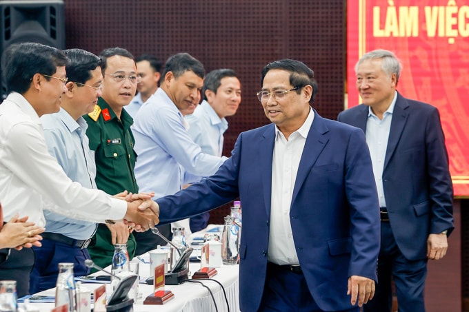 Thủ tướng Phạm Minh Chính làm việc với Ban Thường vụ Thành ủy Đà Nẵng, chiều 28/2. Ảnh: VGP/Nhật Bắc