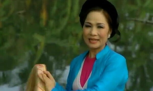 NSND Thúy Mùi hát chèo cổ 'Luyện năm cung'