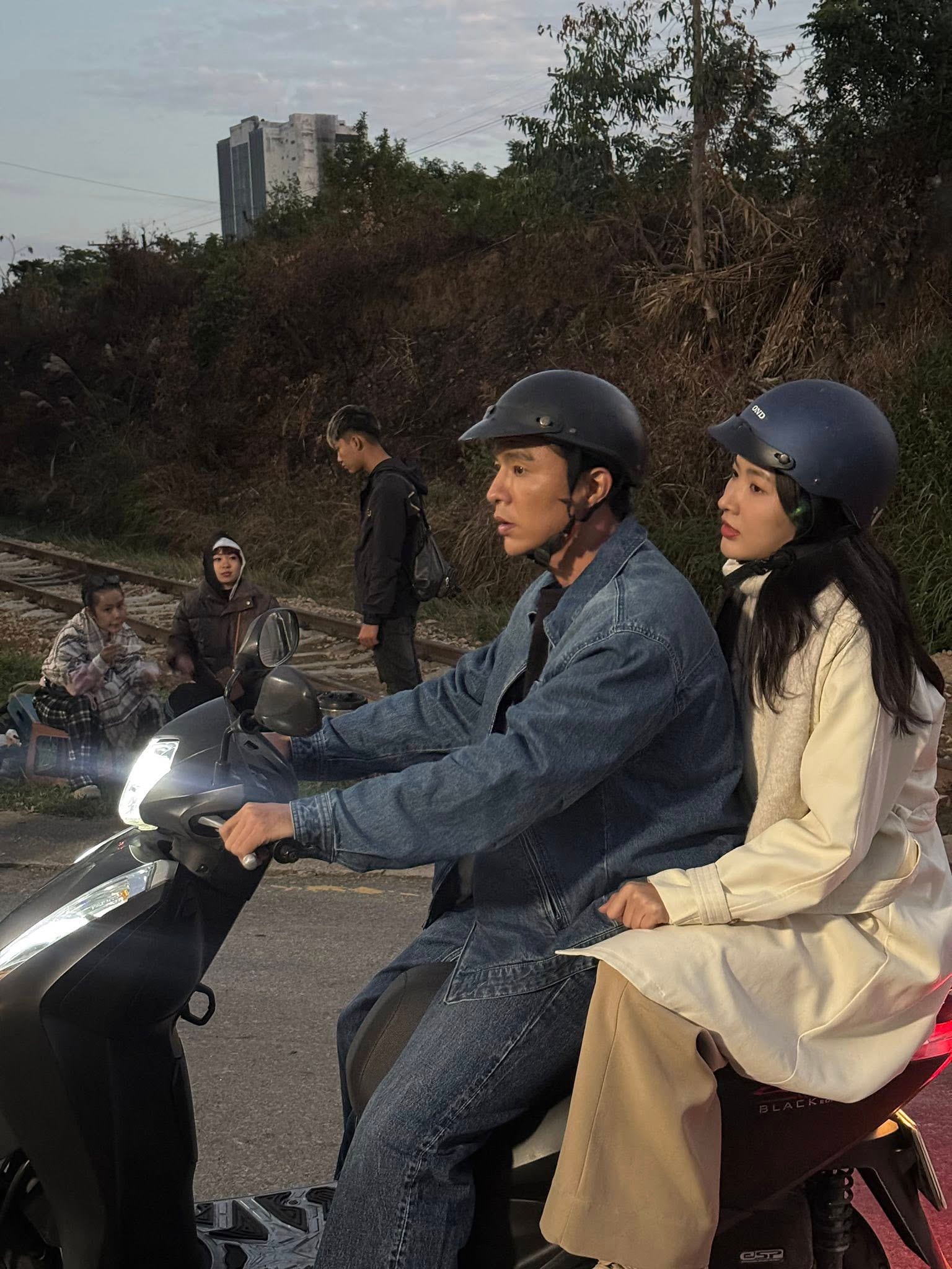 Ảnh hậu trường 'tuyệt đối điện ảnh' của Steven Nguyễn và Minh Trang- Ảnh 3.