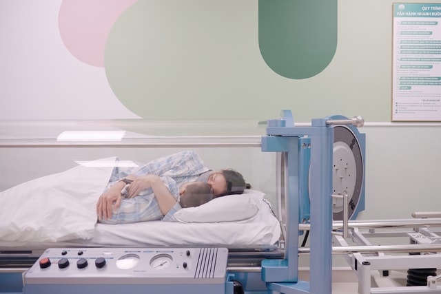 Em bé ở Thái Nguyên sống thực vật sau đuối nước "hồi sinh" kỳ diệu- Ảnh 2. Em bé ở Thái Nguyên sống thực vật sau đuối nước "hồi sinh" kỳ diệu- Ảnh 2.