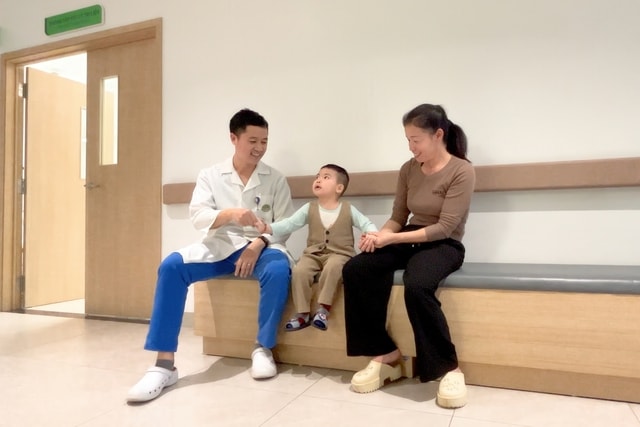 Em bé ở Thái Nguyên sống thực vật sau đuối nước "hồi sinh" kỳ diệu- Ảnh 3. Em bé ở Thái Nguyên sống thực vật sau đuối nước "hồi sinh" kỳ diệu- Ảnh 3.