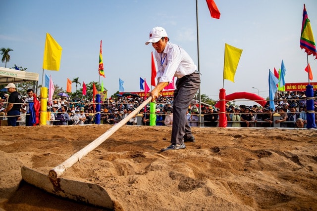 Hội vật làng Sình: Từ sới vật cổ truyền đến sân chơi đầu xuân - Ảnh 5.