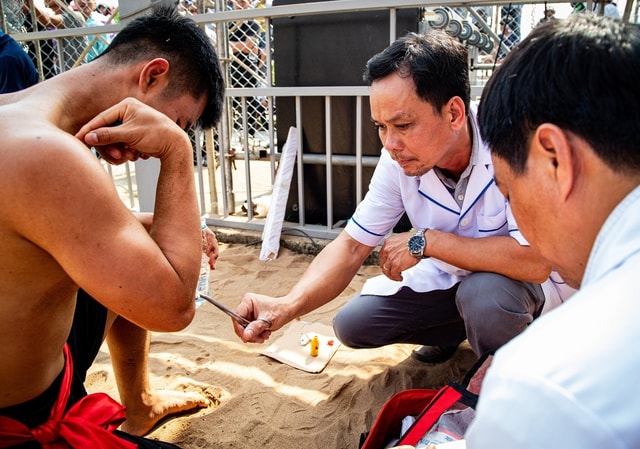 Hội vật làng Sình: Từ sới vật cổ truyền đến sân chơi đầu xuân - Ảnh 8.