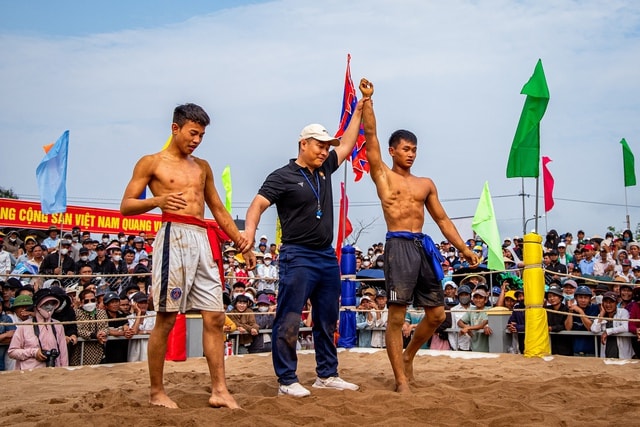 Hội vật làng Sình: Từ sới vật cổ truyền đến sân chơi đầu xuân - Ảnh 12.