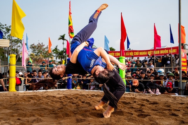 Hội vật làng Sình: Từ sới vật cổ truyền đến sân chơi đầu xuân - Ảnh 10.