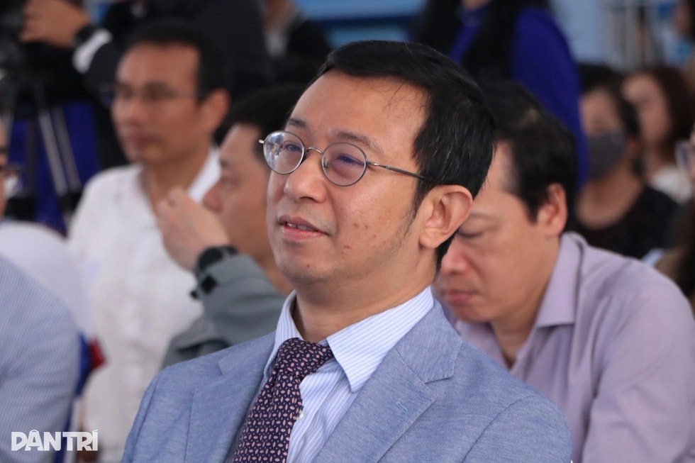 Cô gái mang CV song ngữ đi ứng tuyển việc làm - 4