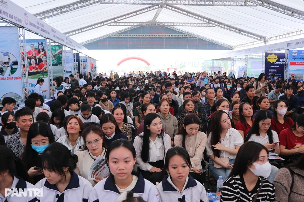 Cô gái mang CV song ngữ đi ứng tuyển việc làm - 6