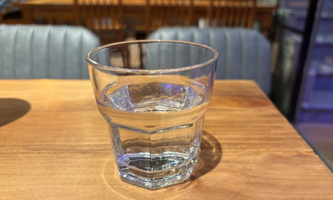 Bổ sung nước đúng cách giúp hạ huyết áp tự nhiên. Ảnh: Bảo Bảo