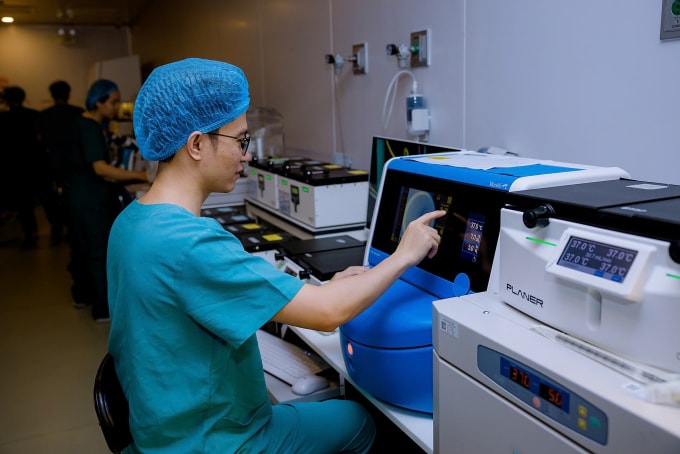 Phòng lab, Bệnh viện Bưu điện - nơi lưu trữ phôi cho người bệnh. Ảnh: Bệnh viện cung cấp