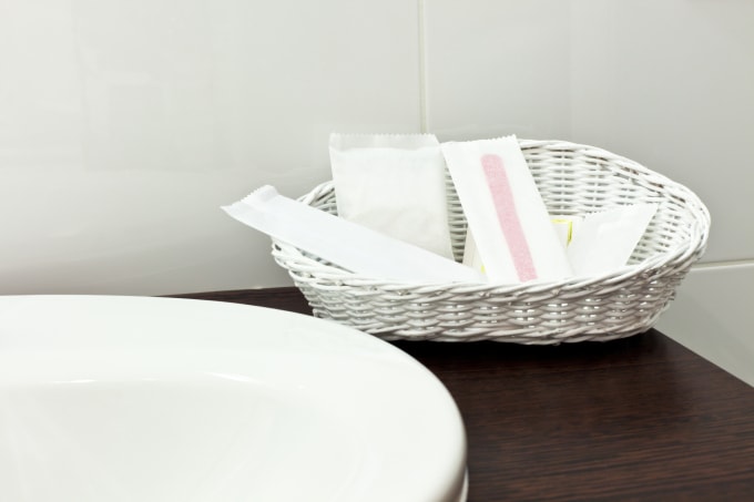 Việc tình dục không an toàn có nguy cơ cao lây nhiễm sùi mào gà, cần phòng bệnh đúng cách, thay vì chỉ vệ sinh kỹ vùng kín. Ảnh minh họa: Vecteezy