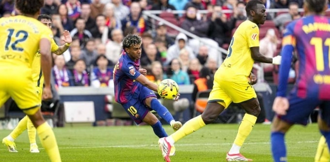 Yamal ghi bàn thứ hai trong trận Barca 4-1 Villarreal ở vòng 26 La Liga tối 28/2. Ảnh: MD