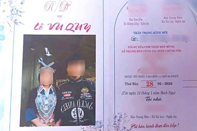 Thiệp mời đám cưới của một nữ sinh lớp 8 ở xã Na Loi. Ảnh: Ngọc Anh