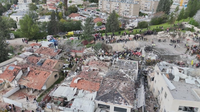 Hiện trường ở Beit Shemesh sau khi tên lửa Iran đánh trúng ngày 1/3. Ảnh: Times of Israel