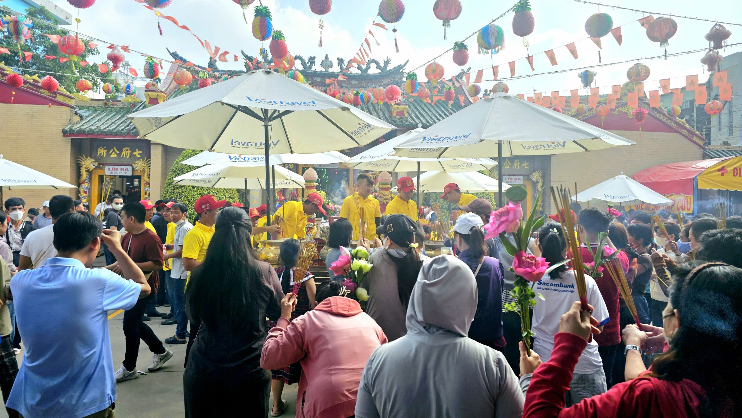 Không khí tại Chùa Bà Bình Dương trước Lễ hội lớn nhất Đông Nam Bộ - Ảnh 3.