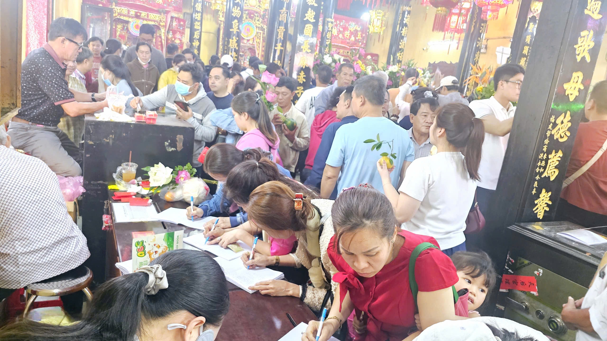 Không khí tại Chùa Bà Bình Dương trước Lễ hội lớn nhất Đông Nam Bộ - Ảnh 5.